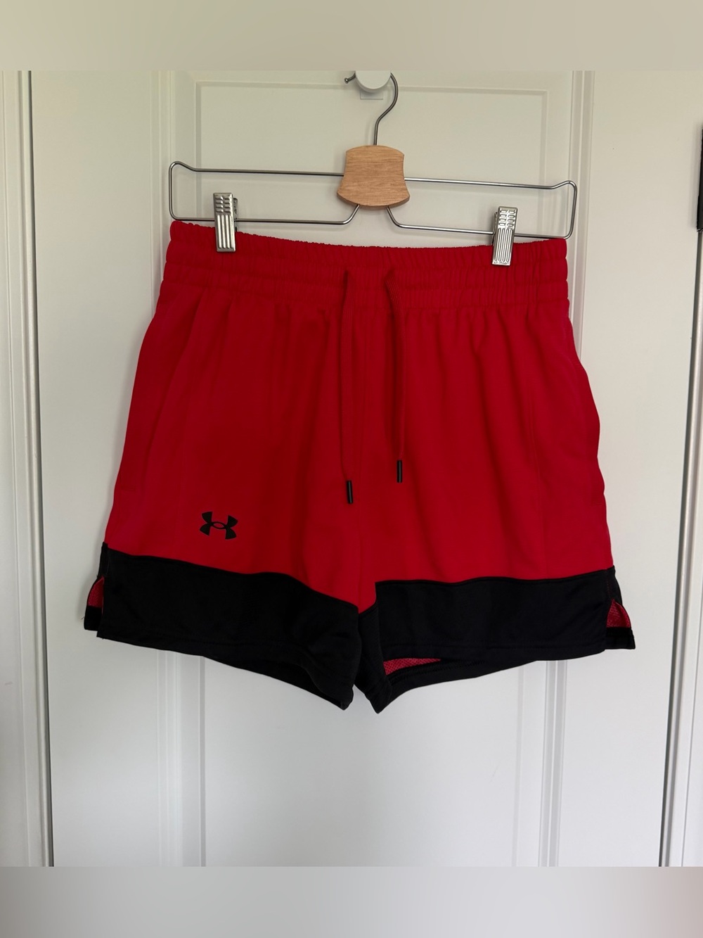 Under Armour Loose Fit Athletic Shorts Size Medium NWT